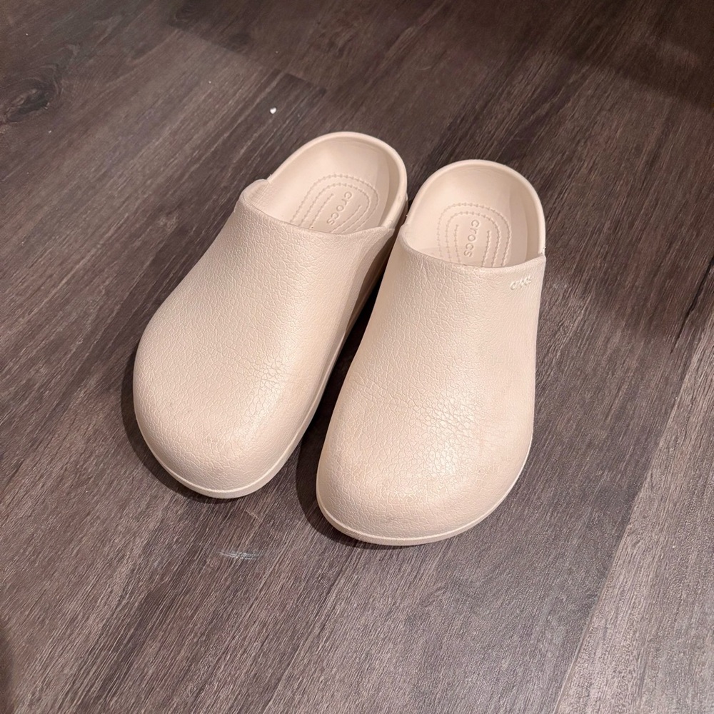 CROCS Dylan Clogs - Stucco